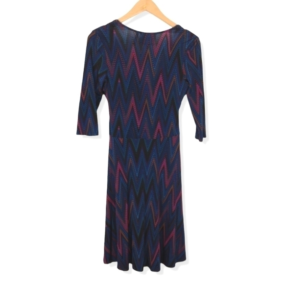Leota Zig Zag Print Surplice Dress Size Medium - Picture 3 of 5